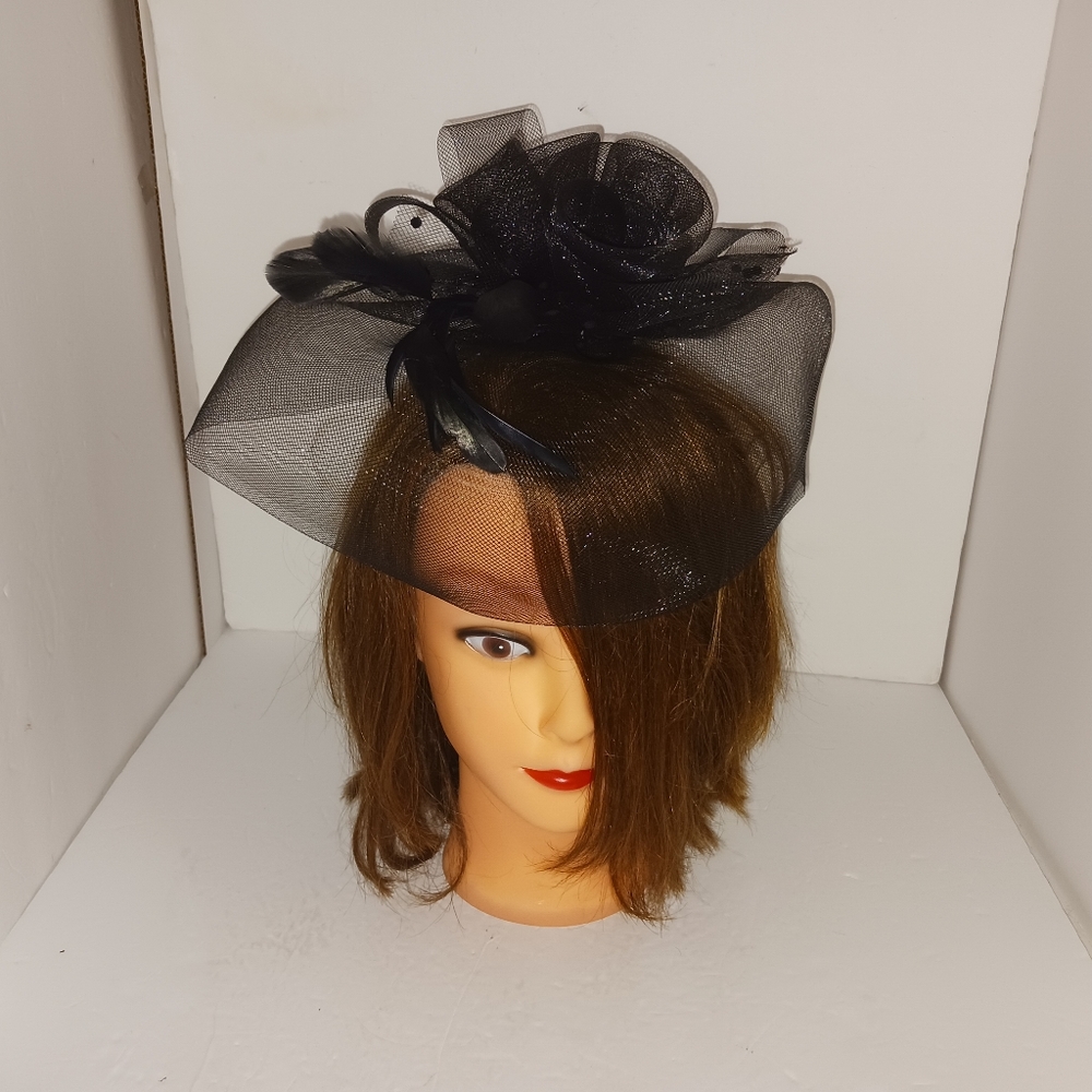 Fascinator Black Tulle/Netting Pillbox Hat With Feathers, ELNC